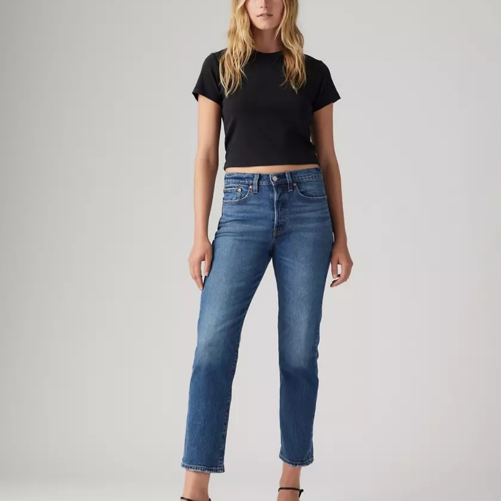 Levi’s Wedgie Straight Jeans Size 29 x 28 Dark Wash High Rise Vintage Fit